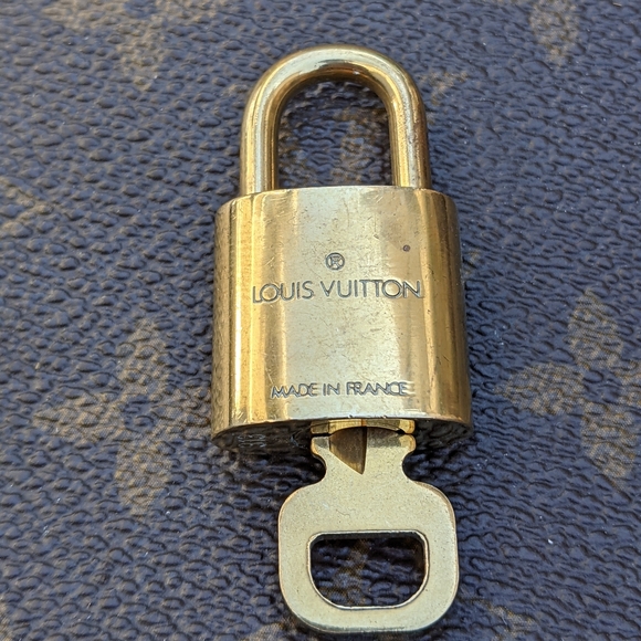 ⭐ #313 vintage Louis Vuitton padlock and ke - Picture 4 of 5